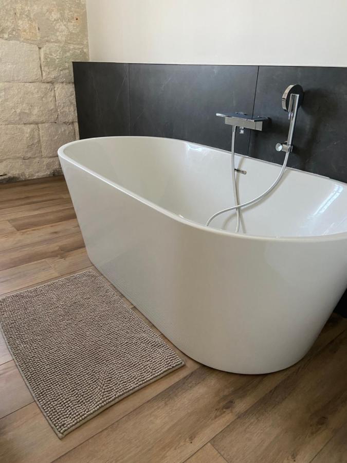 Loft Spacieux Au Coeur Des Remparts D'エーグ・モルト エクステリア 写真